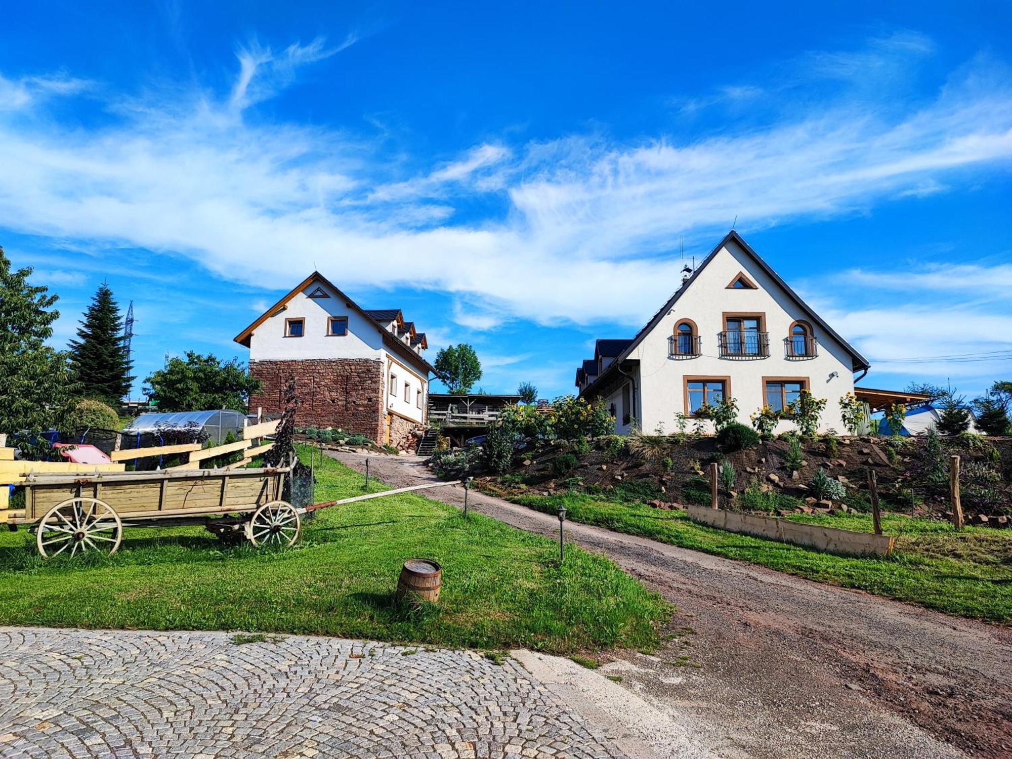 Apartman Na Statku Червены-Костелец Экстерьер фото